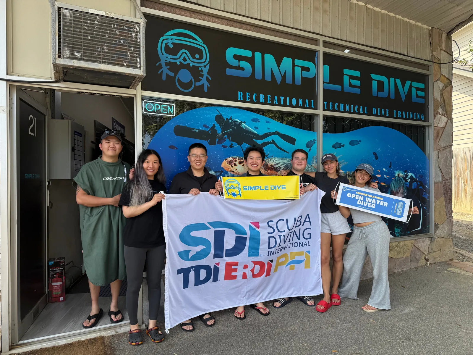 Beginner scuba divers and instructors at Simple Dive Melbourne